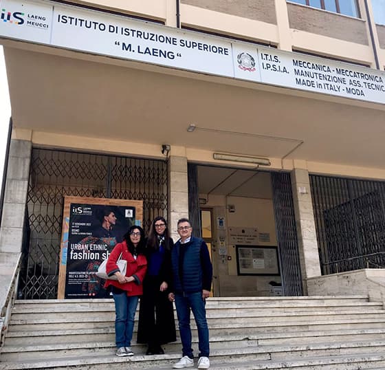 Foto all'ingresso dell'istituto